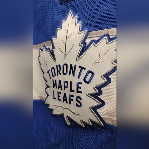 BNWT Women's Maple Leafs Jersey Sz Medium - Picture 7 of 8